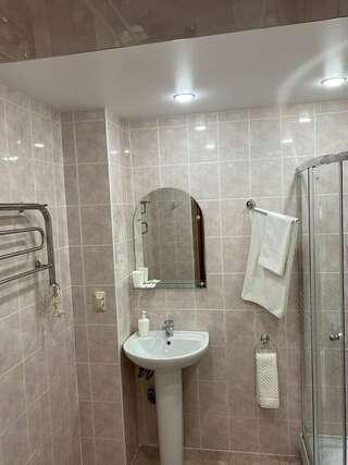 Гостиница Восьмое небо Киров Одноместный номер с душем-11