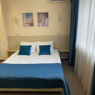 Гостиница Восьмое небо Киров Двухместный стандарт (большая кровать)-4