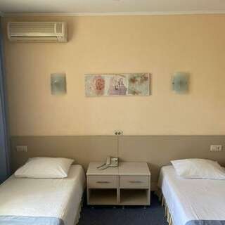 Гостиница Восьмое небо Киров Двухместный стандарт (2 кровати)-9