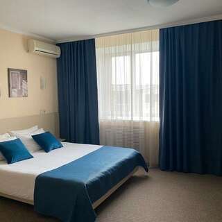 Гостиница Восьмое небо Киров Двухместный стандарт (большая кровать)-2