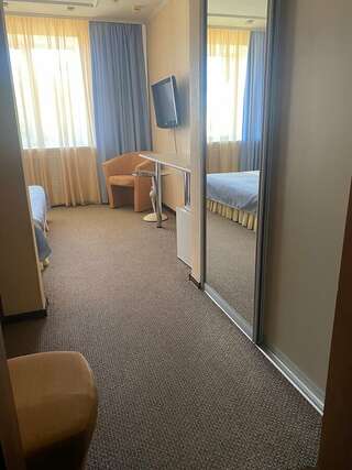 Гостиница Восьмое небо Киров Стандартный двухместный номер с 1 кроватью или 2 отдельными кроватями-6