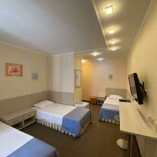 Гостиница Восьмое небо Киров Трехместный стандарт-1