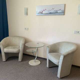 Гостиница Восьмое небо Киров Двухместный стандарт (большая кровать)-7