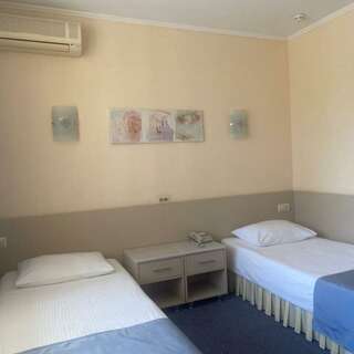 Гостиница Восьмое небо Киров Двухместный стандарт (2 кровати)-7