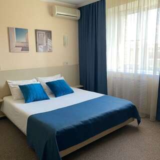 Гостиница Восьмое небо Киров Двухместный стандарт (большая кровать)-1