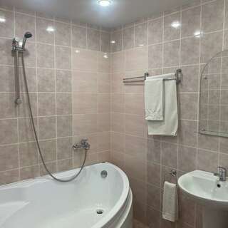 Гостиница Восьмое небо Киров Одноместный стандарт (с ванной)-6